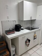 6102 SW 58th St in South Miami, FL - Building Photo - Building Photo