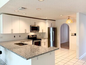 2444 Stonegate Dr in Wellington, FL - Building Photo - Building Photo