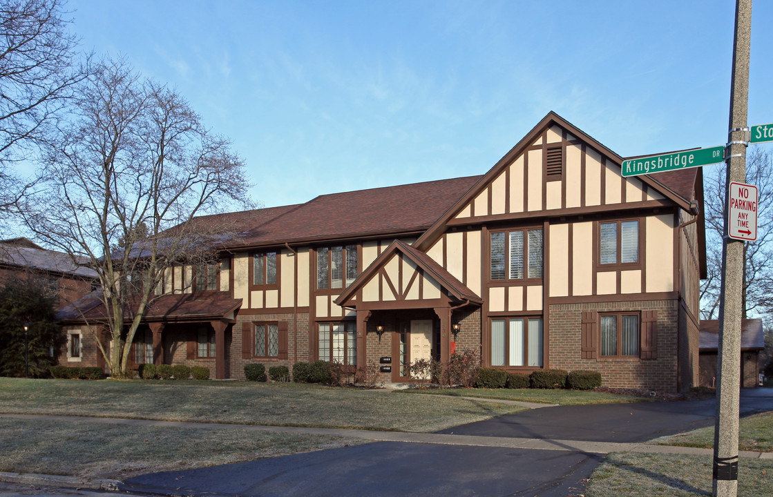 6530 Kingsbridge Dr in Sylvania, OH - Building Photo