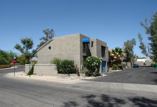 East Elm Place in Tucson, AZ - Building Photo - Building Photo