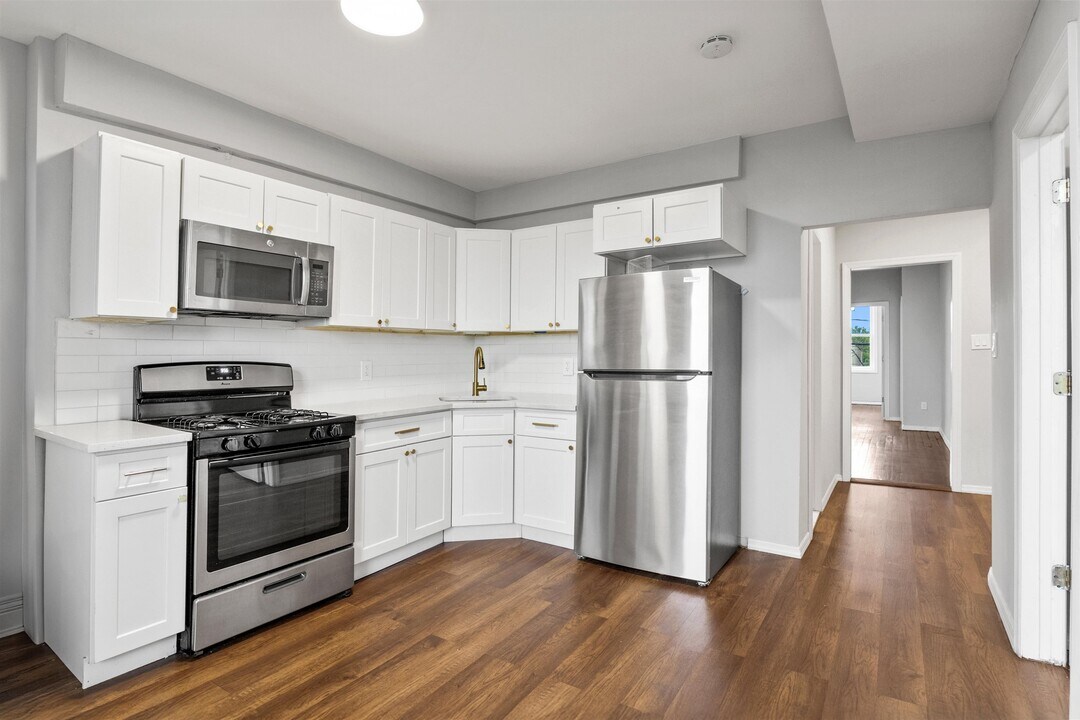 1102 Avenue C in Bayonne, NJ - Building Photo