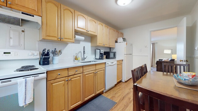 99 Chestnut St, Unit 5 in Brookline, MA - Foto de edificio - Building Photo