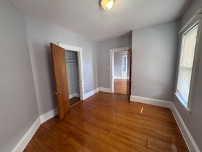 127 Walnut St in Somerville, MA - Foto de edificio - Building Photo