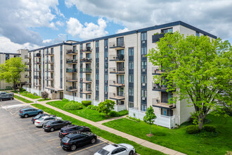 Terrace Square Condominiums in Niles, IL - Building Photo - Building Photo