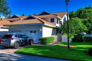 5125 Cedar Springs Dr in Naples, FL - Building Photo