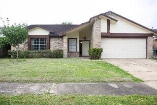 12051 Creekhurst Dr in Houston, TX - Building Photo