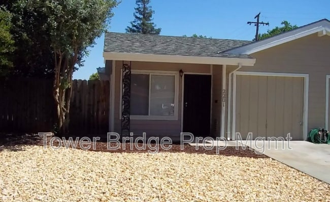 2201 Zinfandel Dr in Rancho Cordova, CA - Building Photo - Building Photo