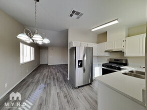 8077 Draco Cir in Las Vegas, NV - Building Photo - Building Photo