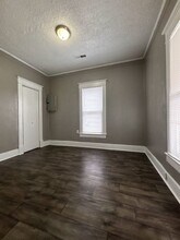 1731 W Thoman St in Springfield, MO - Foto de edificio - Building Photo