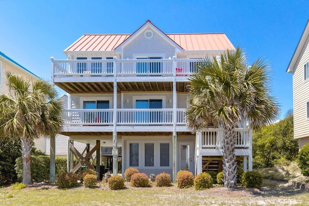 104 Katelyn Dr in Surf City, NC - Foto de edificio