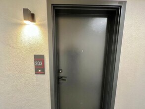 3355 Overland Ave, Unit 203 in Los Angeles, CA - Building Photo - Building Photo
