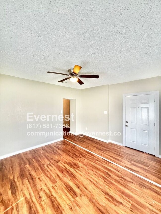 2923 Azle Ave in Fort Worth, TX - Building Photo - Building Photo