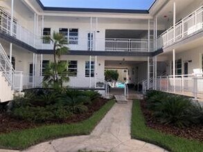 960 Bay Dr in Miami Beach, FL - Building Photo - Building Photo