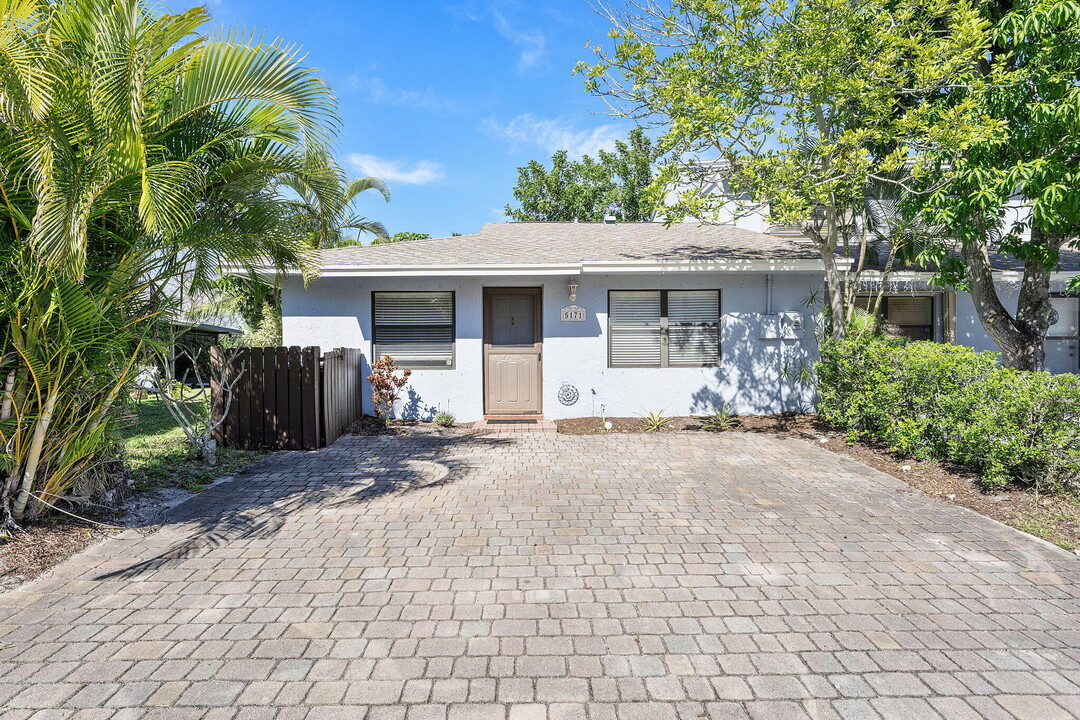 5171 Tennis Ln in Delray Beach, FL - Building Photo