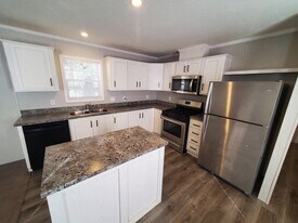 36 Canary Hill Dr in Orion Township, MI - Building Photo