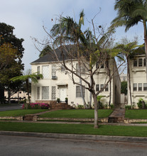 427 N Palm Dr in Beverly Hills, CA - Building Photo - Building Photo