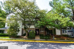 7705 Lafayette Forest Dr in Annandale, VA - Building Photo
