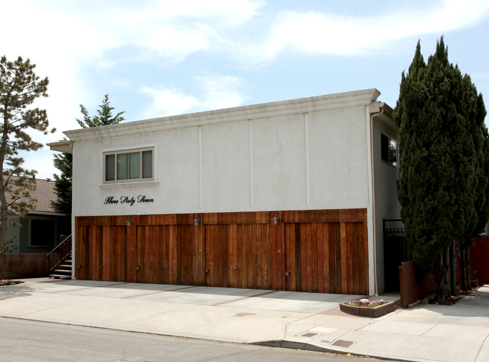 367 Gladys Ave in Long Beach, CA - Building Photo