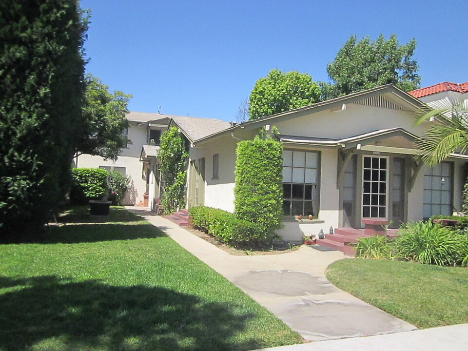 271 Bennett Ave in Long Beach, CA - Building Photo