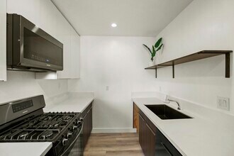 2561 W Ave 30 in Los Angeles, CA - Building Photo - Building Photo