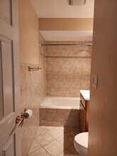 8569 W 101st Ter, Unit 309 in Palos Hills, IL - Building Photo - Building Photo