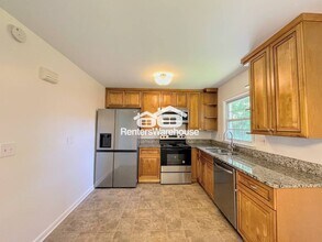 2444 Tullibee Dr in Norfolk, VA - Building Photo - Building Photo
