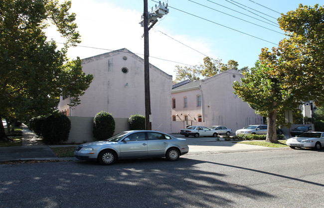 1226 Chestnut St in New Orleans, LA - Foto de edificio - Building Photo