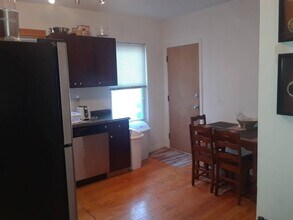 82 Fellsway W, Unit 2 in Somerville, MA - Foto de edificio - Building Photo