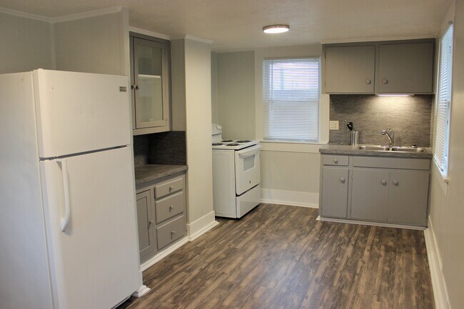 102 Jeffries St photo'