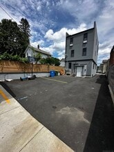 49 Hill St in Waterbury, CT - Building Photo - Building Photo