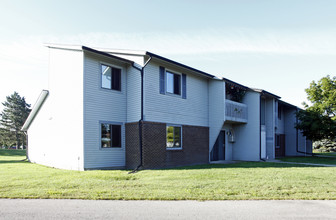 Village Pointe Apartments in Dundee, MI - Building Photo - Building Photo