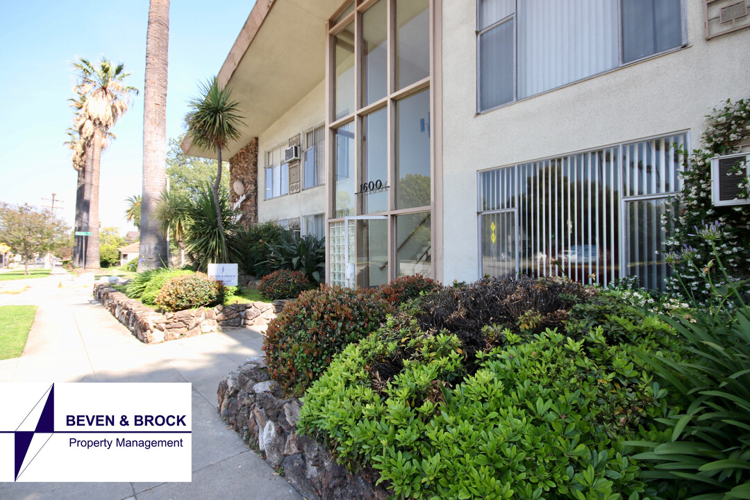 Huntington Palms in Alhambra, CA - Building Photo