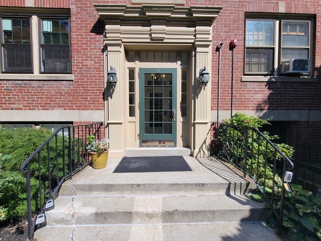 56 Elm St in Worcester, MA - Building Photo - Building Photo