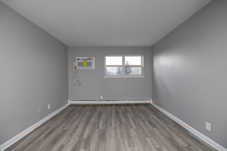 Bucks Crossings in Bensalem, PA - Building Photo - Interior Photo