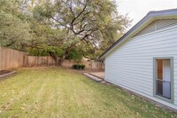 7006 Shumard Cir in Austin, TX - Foto de edificio - Building Photo