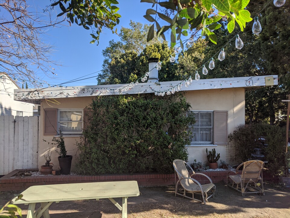 25126 Feijoa Ave in Lomita, CA - Building Photo