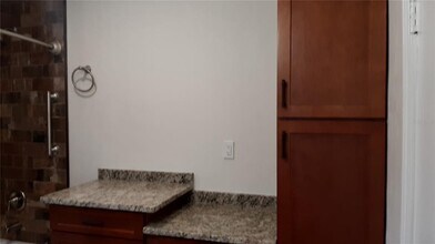 3801 NW 6th St in Gainesville, FL - Building Photo - Building Photo