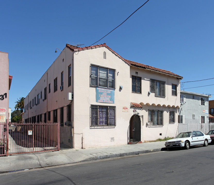 827 W 43rd St in Los Angeles, CA - Building Photo