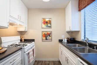 Amber Court in Fremont, CA - Foto de edificio - Interior Photo