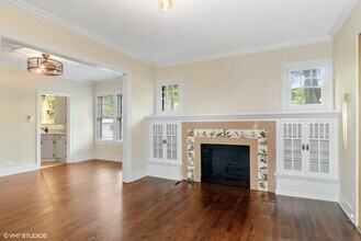 28W456 Batavia Rd in Warrenville, IL - Building Photo - Building Photo