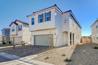 8439 Vacarez Dr in Las Vegas, NV - Building Photo - Building Photo