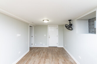 1431 W Flournoy St, Unit G in Chicago, IL - Foto de edificio - Building Photo