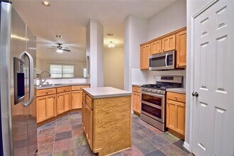 807 Wild Petunia Way in Pflugerville, TX - Building Photo - Building Photo