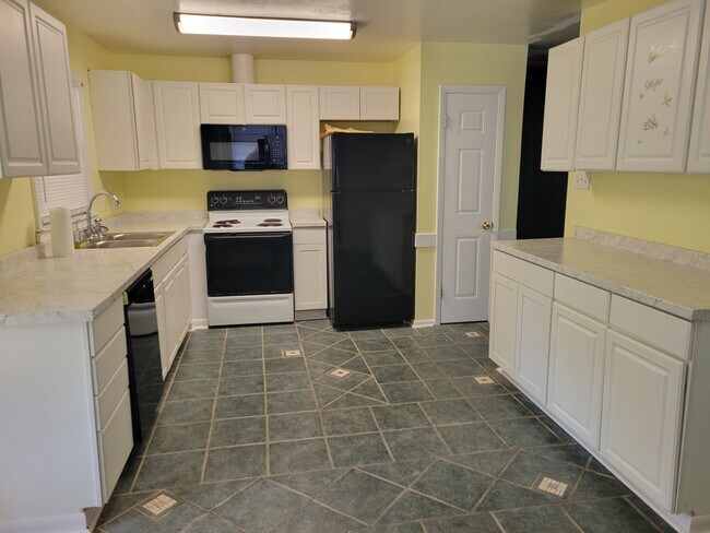 4324 Atlantic Ave in Fayetteville, NC - Building Photo - Building Photo