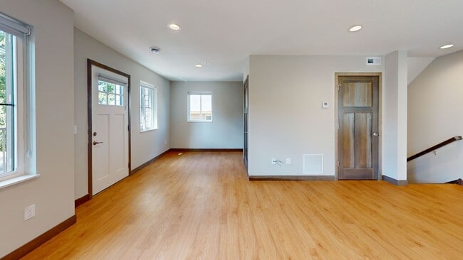 1215 SE 8th St in Minneapolis, MN - Building Photo - Building Photo