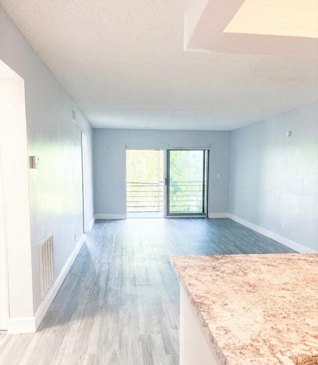 1700 NW 58th Terrace in Sunrise, FL - Foto de edificio - Building Photo