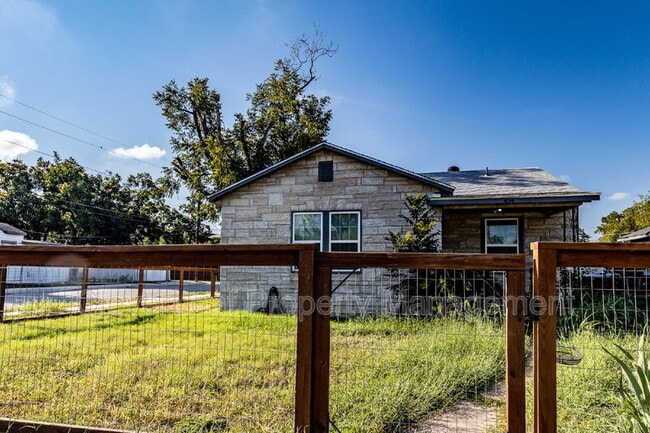 454 Astor St in San Antonio, TX - Building Photo - Building Photo