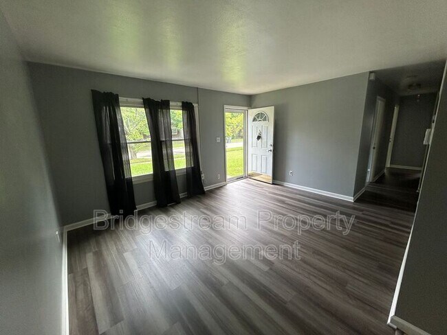 1582 Leah Dr in Dayton, OH - Building Photo - Building Photo