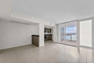 910 West Ave, Unit 1221 in Miami Beach, FL - Building Photo - Building Photo