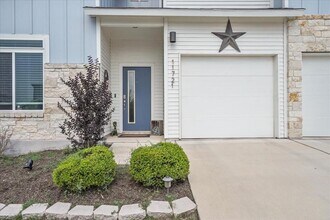 11721 American Mustang Lp in Manor, TX - Building Photo - Building Photo